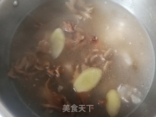 鸡油菌排骨汤的做法步骤：13