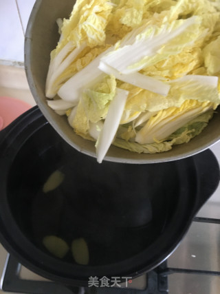 白菜心肉丸汤的做法步骤：4