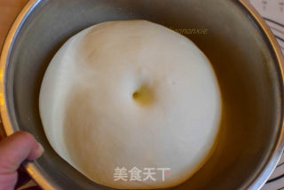 简单好做全家人都爱的面包佛卡恰的做法步骤：2