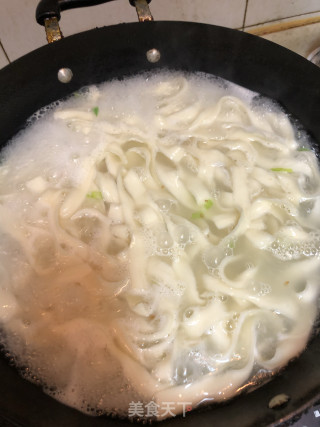 萝卜牛肉汤盖浇面的做法步骤：1