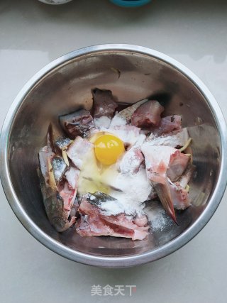 酥炸鲜梭鱼的做法步骤：4