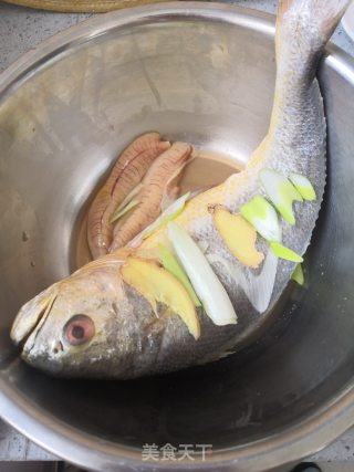 清蒸黄花鱼的做法步骤：2