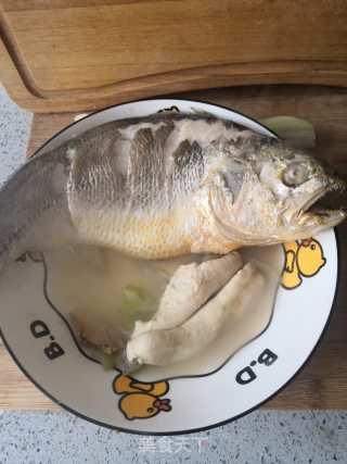 清蒸黄花鱼的做法步骤：4