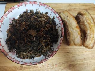 梅干菜扣肉的做法步骤：1