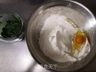 菠菜烙饼的做法步骤：1