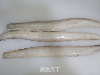 年夜菜干煎带鱼❤️（不腥少油）干炸带鱼做法简单❤️宴客菜的做法步骤：2