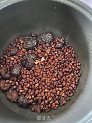 红豆粘窝头的做法步骤：1