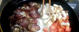 腊肉腊肠煲仔饭的做法步骤：7