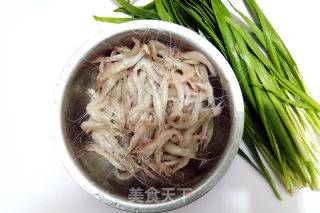 韭菜炒小河虾的做法步骤：1