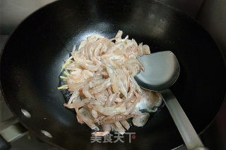 韭菜炒小河虾的做法步骤：5