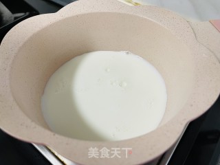 酸酸甜甜的酸奶草莓冻的做法步骤：2