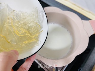 酸酸甜甜的酸奶草莓冻的做法步骤：3