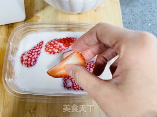 酸酸甜甜的酸奶草莓冻的做法步骤：7