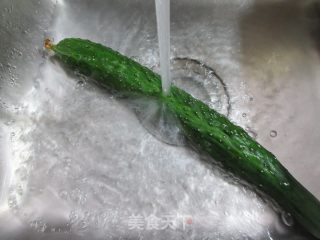 青瓜拌琵琶腿肉的做法步骤：2