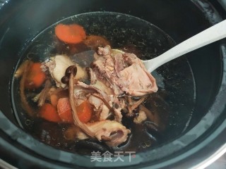 香菇鸡汤面的做法步骤：1