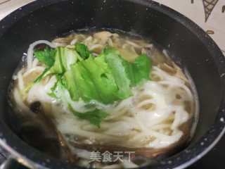 香菇鸡汤面的做法步骤：7