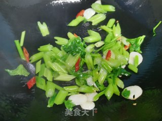 西芹炒腰果的做法步骤：5