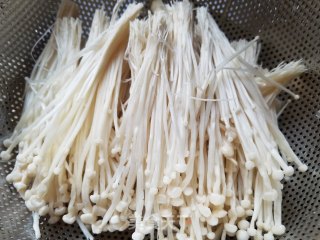 白菜粉丝炖豆腐的做法步骤：3