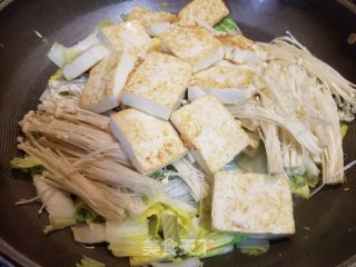 白菜粉丝炖豆腐的做法步骤：10