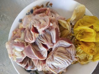 麻辣鸡胗的做法步骤：1