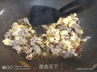 香菇肉末炒韭黄的做法步骤：5