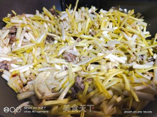 香菇肉末炒韭黄的做法步骤：6