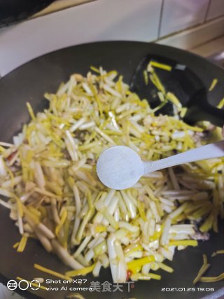 香菇肉末炒韭黄的做法步骤：7