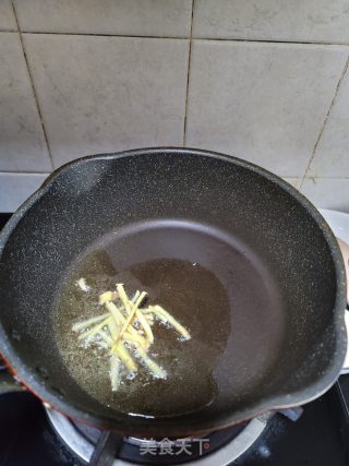 香菇牛肉炒米粉的做法步骤：3