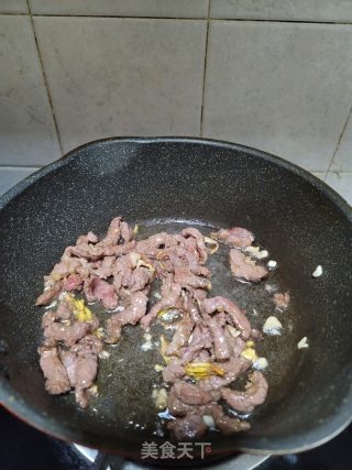 香菇牛肉炒米粉的做法步骤：5