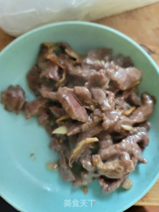 香菇牛肉炒米粉的做法步骤：6