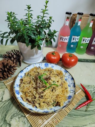 香菇牛肉炒米粉的做法步骤：12