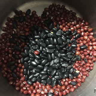 黑豆红豆糯米稀饭的做法步骤：1