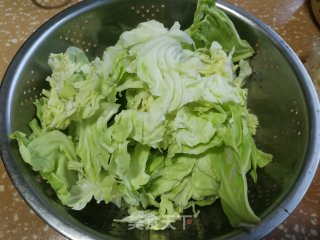 猪耳朵炒包菜的做法步骤：1