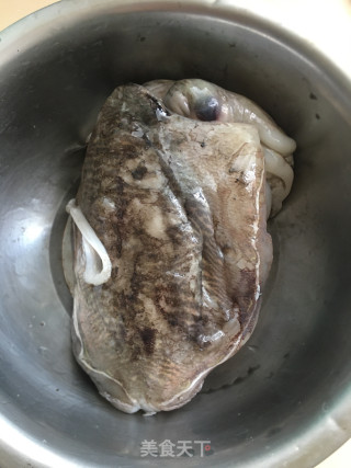 白灼墨鱼的做法步骤：1