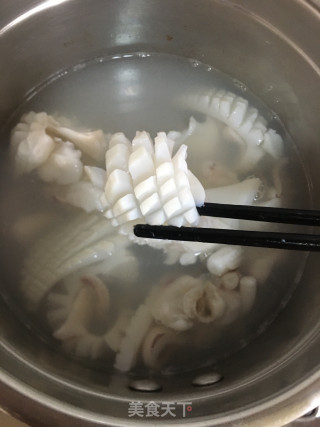 白灼墨鱼的做法步骤：7