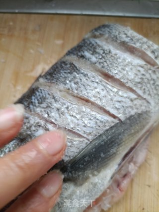 红烧鲈鱼的做法步骤：3
