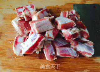 糖醋排骨的做法步骤：1