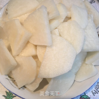 鸡胸肉炒凉薯的做法步骤：1