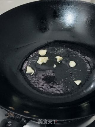 红红火火——芹菜炒腊肉的做法步骤：2