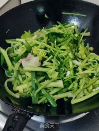 红红火火——芹菜炒腊肉的做法步骤：4