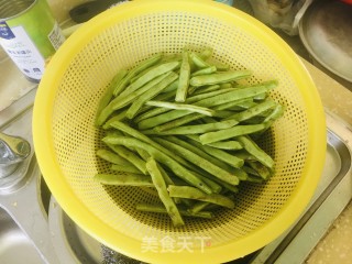 干煸四季豆的做法步骤：1