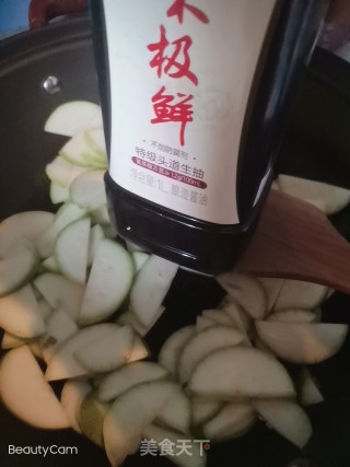 西葫芦炒鸡蛋的做法步骤：5