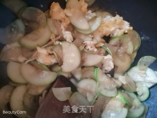 西葫芦炒鸡蛋的做法步骤：6