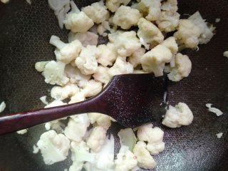 椒香花菜的做法步骤：7