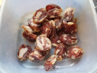 大白菜腊肠炒银针粉的做法步骤：2