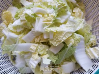 大白菜腊肠炒银针粉的做法步骤：3