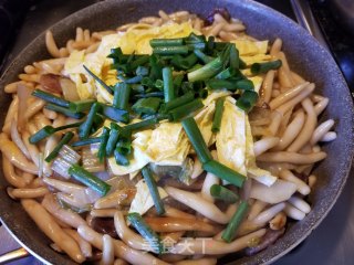 大白菜腊肠炒银针粉的做法步骤：12