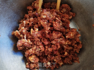 蒸牛肉狮子头的做法步骤：1