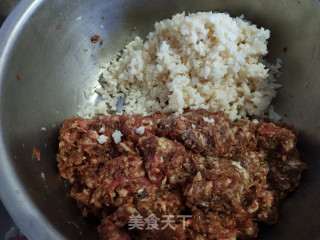 蒸牛肉狮子头的做法步骤：3