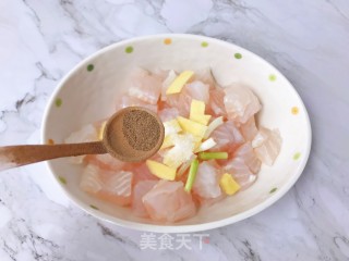 蒜蓉辣酱蒸龙利鱼的做法步骤：3
